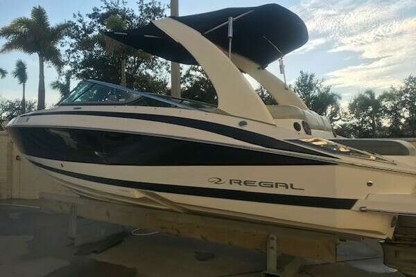 Photo of the 2012 Regal 2500