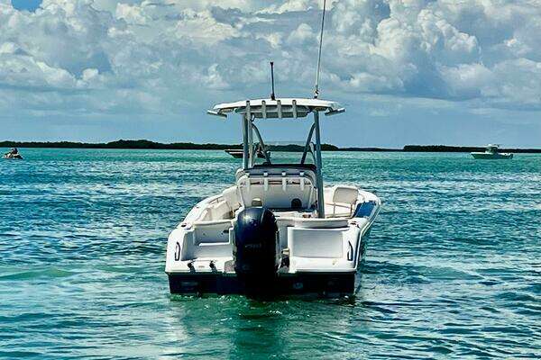 Photo of the 2021 Sea Hunt Ultra 234