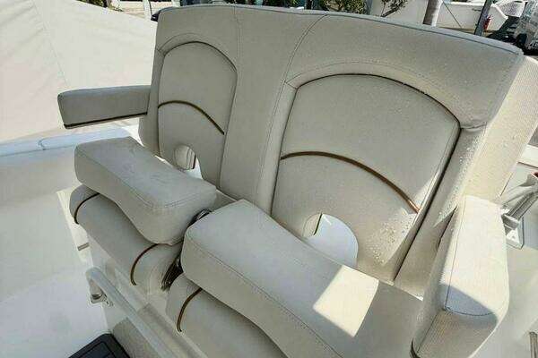 Photo of the 2021 Sea Hunt Ultra 234