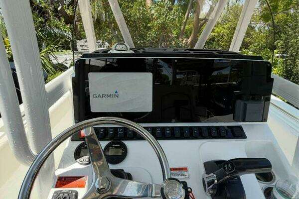 Photo of the 2021 Sea Hunt Ultra 234