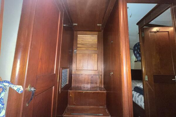 Chosen Sun 42ft Grand Banks Yacht For Sale