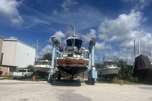 Chosen Sun 42ft Grand Banks Yacht For Sale