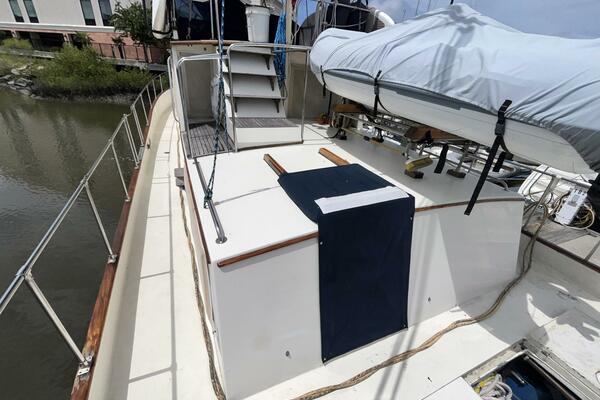 Chosen Sun 42ft Grand Banks Yacht For Sale