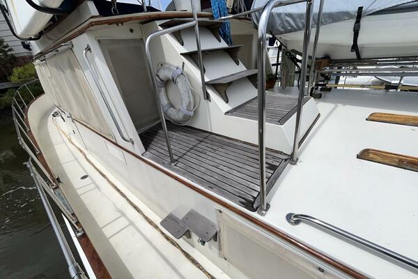 Chosen Sun 42ft Grand Banks Yacht For Sale
