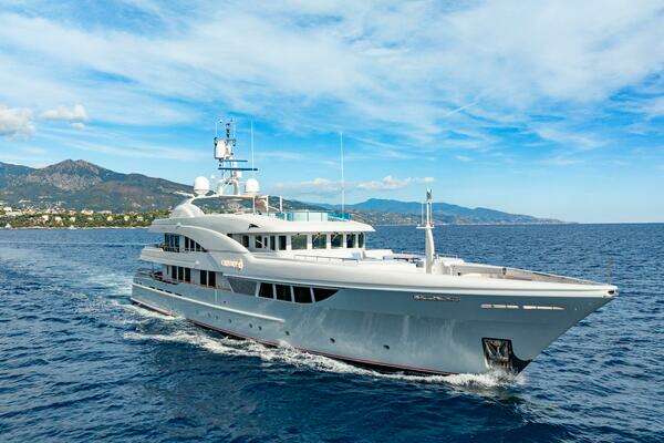 Photo of the 2009 Timmerman Custom Tri-Deck "LATITUDE"