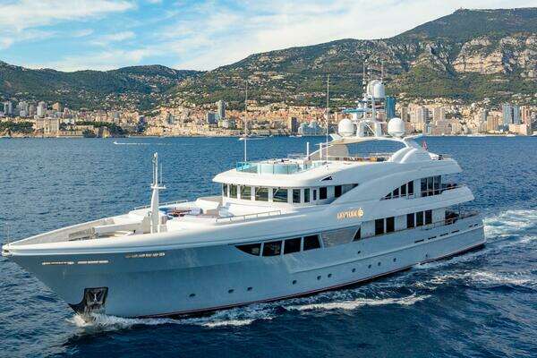 Photo of the 2009 Timmerman Custom Tri-Deck "LATITUDE"