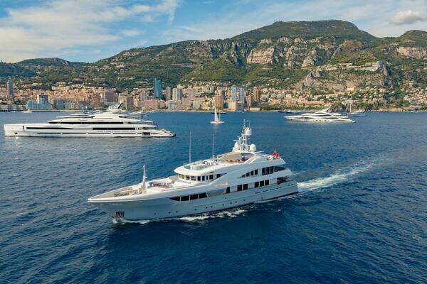 Photo of the 2009 Timmerman Custom Tri-Deck "LATITUDE"