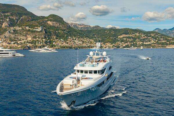 Photo of the 2009 Timmerman Custom Tri-Deck "LATITUDE"