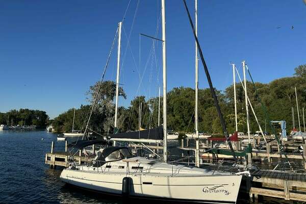 33-ft-Beneteau-2008-323-Chocolatero-Rochester New York United States yacht for sale
