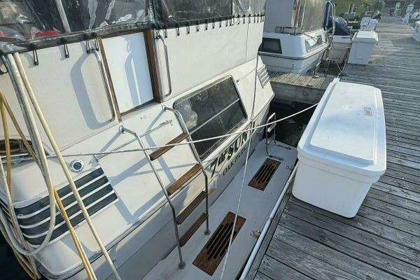 Photo of the 1988 Sea Ray 415 "7th Sun"