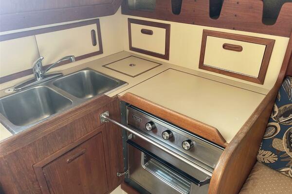 31ft CAL Yacht For Sale