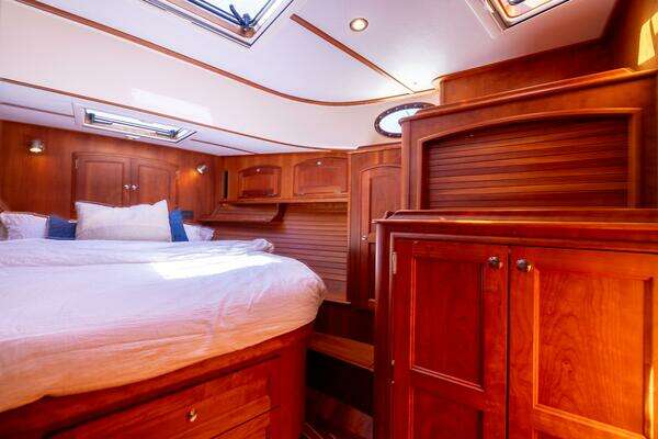 Hinckley Talaria 48 Flybridge Yacht For Sale