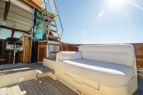 Hinckley Talaria 48 Flybridge Yacht For Sale