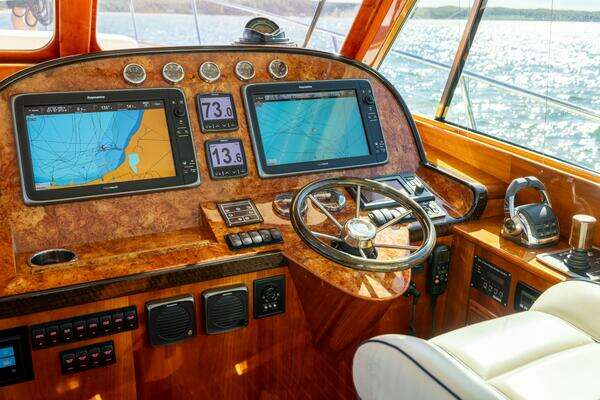 Hinckley Talaria 48 Flybridge Yacht For Sale