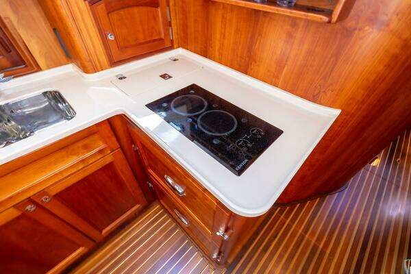 Hinckley Talaria 48 Flybridge Yacht For Sale