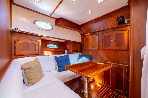 Hinckley Talaria 48 Flybridge Yacht For Sale