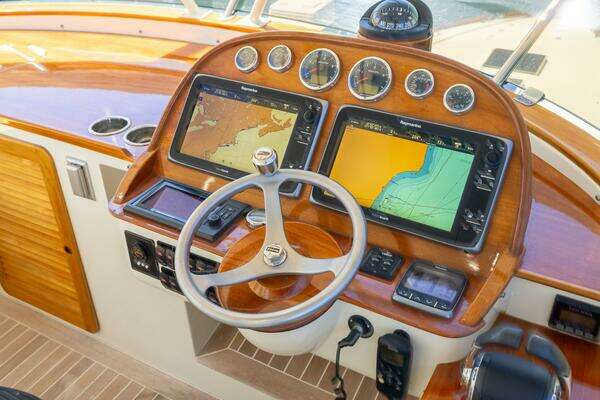 Hinckley Talaria 48 Flybridge Yacht For Sale