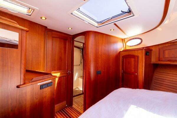 Hinckley Talaria 48 Flybridge Yacht For Sale