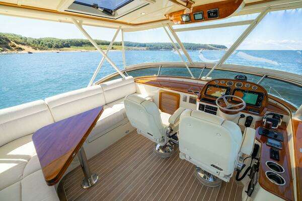 Hinckley Talaria 48 Flybridge Yacht For Sale