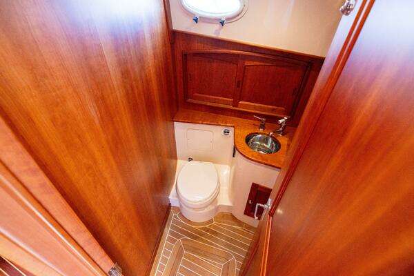 Hinckley Talaria 48 Flybridge Yacht For Sale