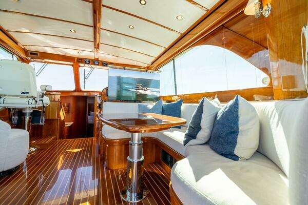 Hinckley Talaria 48 Flybridge Yacht For Sale