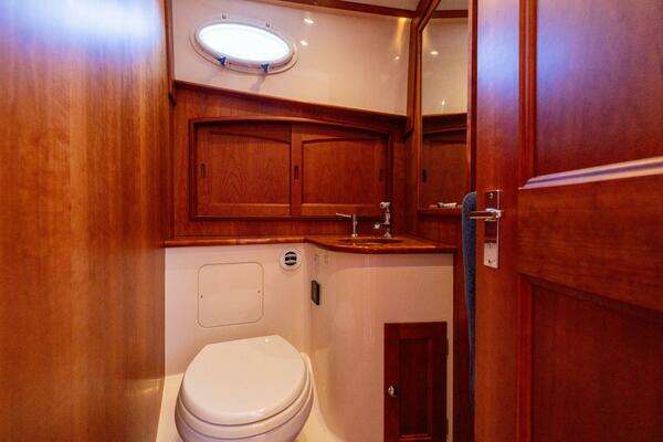 Hinckley Talaria 48 Flybridge Yacht For Sale