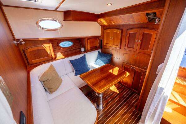 Hinckley Talaria 48 Flybridge Yacht For Sale