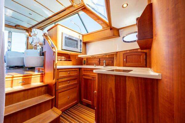 Hinckley Talaria 48 Flybridge Yacht For Sale