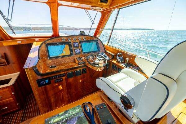 Hinckley Talaria 48 Flybridge Yacht For Sale