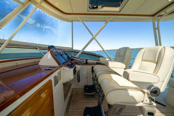 Hinckley Talaria 48 Flybridge Yacht For Sale