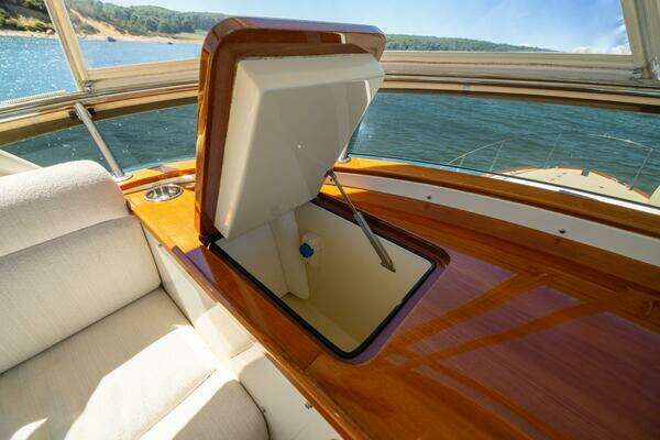 Hinckley Talaria 48 Flybridge Yacht For Sale