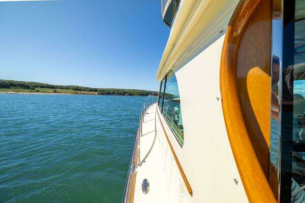 Hinckley Talaria 48 Flybridge Yacht For Sale