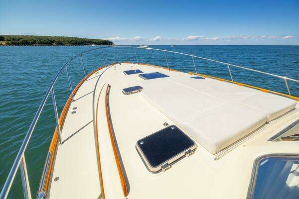 Hinckley Talaria 48 Flybridge Yacht For Sale