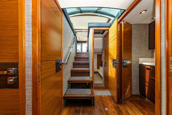 Tiara Yachts 5000 Express Yacht For Sale