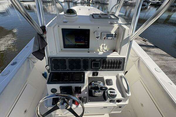 Photo of the 1998 Dakota 320 Open Fisherman "Dakota"