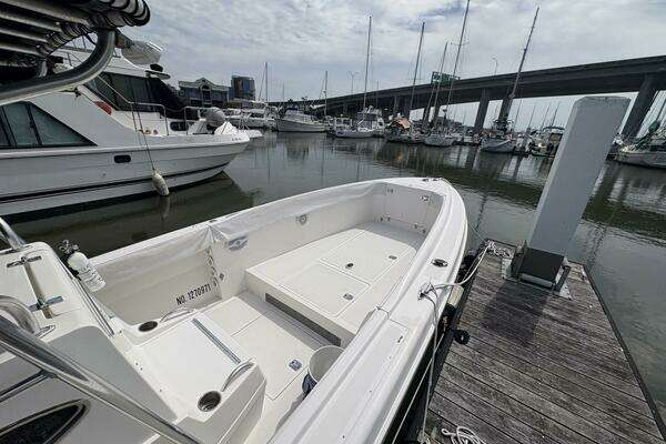 Photo of the 1998 Dakota 320 Open Fisherman "Dakota"