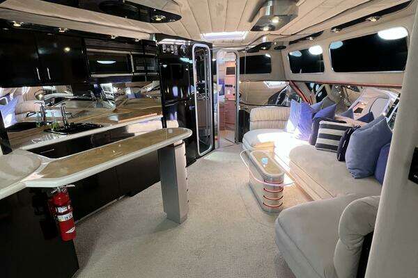 Photo of the 1990 Tempest 60 Express "FANTOM"