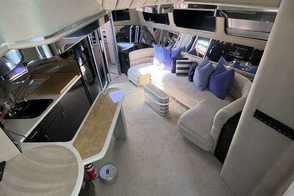 Photo of the 1990 Tempest 60 Express "FANTOM"