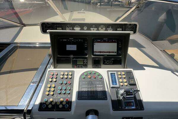 Photo of the 1990 Tempest 60 Express "FANTOM"