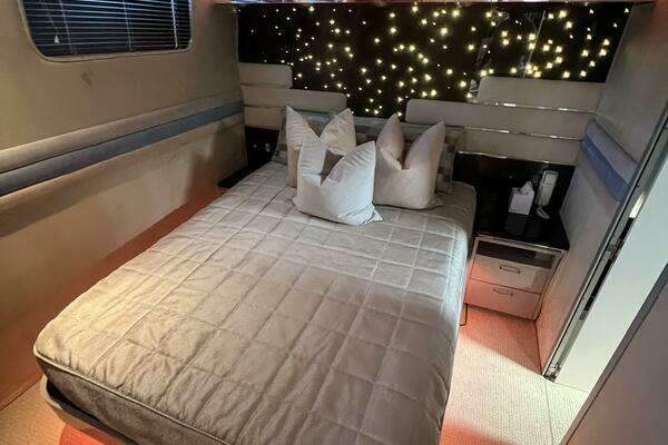 Photo of the 1990 Tempest 60 Express "FANTOM"