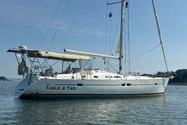 42-ft-Beneteau-2004-423-Table 4 Two-Bristol  Rhode Island United States yacht for sale