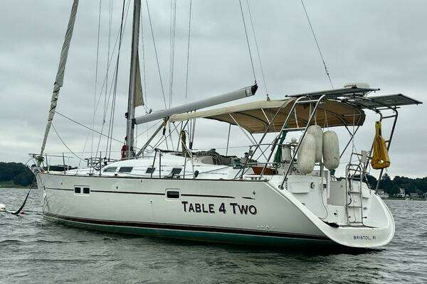 Photo of the 2004 Beneteau 423 "Table 4 Two"