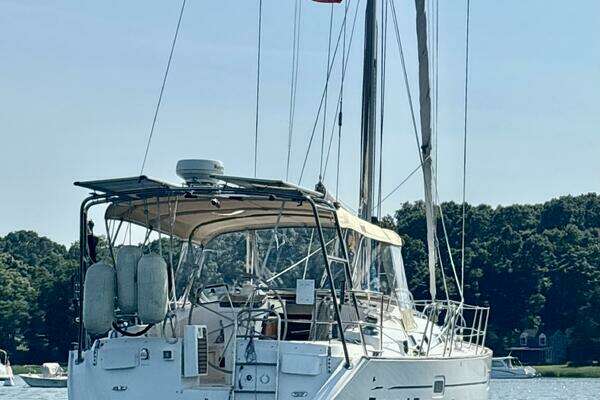 Photo of the 2004 Beneteau 423 "Table 4 Two"