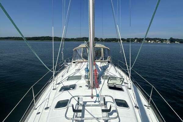 Photo of the 2004 Beneteau 423 "Table 4 Two"