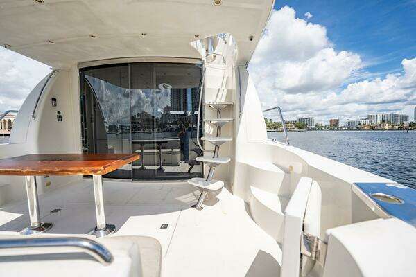 Photo of the 2005 Carver 56 Voyager "Sound Traveler"