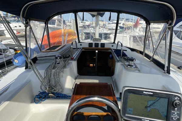 Lyoness 37ft Hunter Yacht For Sale
