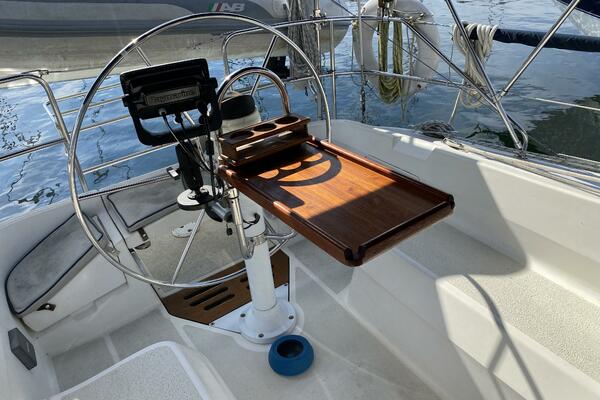 Lyoness 37ft Hunter Yacht For Sale