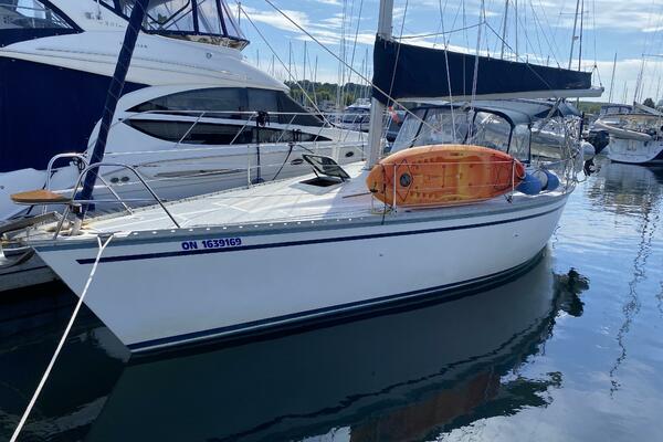 Lyoness 37ft Hunter Yacht For Sale