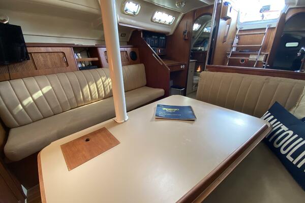 Lyoness 37ft Hunter Yacht For Sale