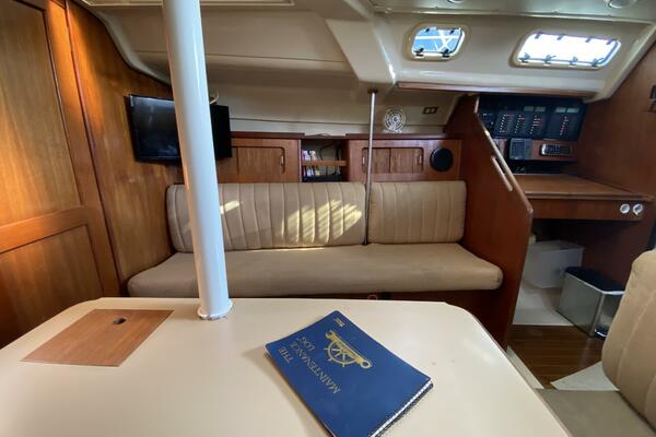 Lyoness 37ft Hunter Yacht For Sale